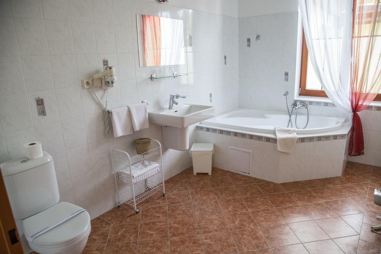 Wellness Hotel Vyhlidka Náchod Zewnętrze zdjęcie